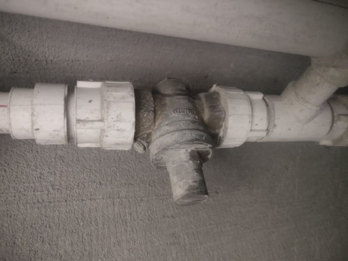 小高层自来水管上的管道配件作用解析